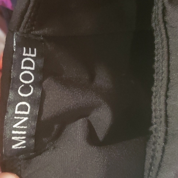 𝅺MIND Code Crop Top - Picture 6 of 6